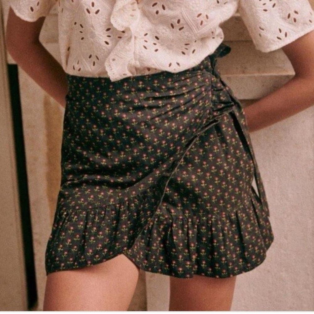 Sézane Camila floral wrap mini skirt in size 38